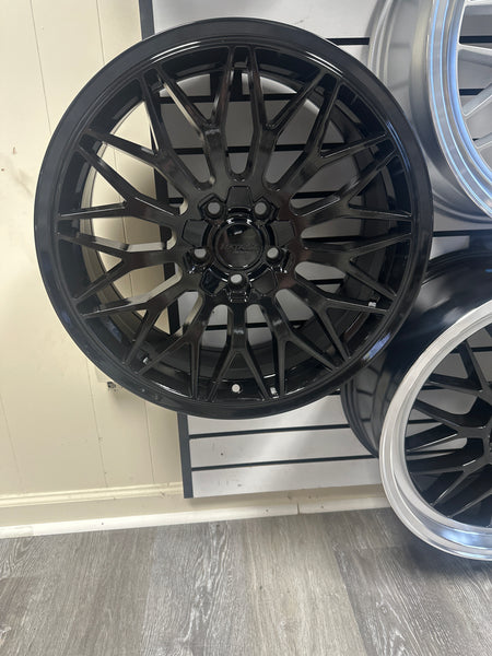 Katana 18" KR05 GLOSS BLACK DUAL DRILLED (5X108|5X114.3)