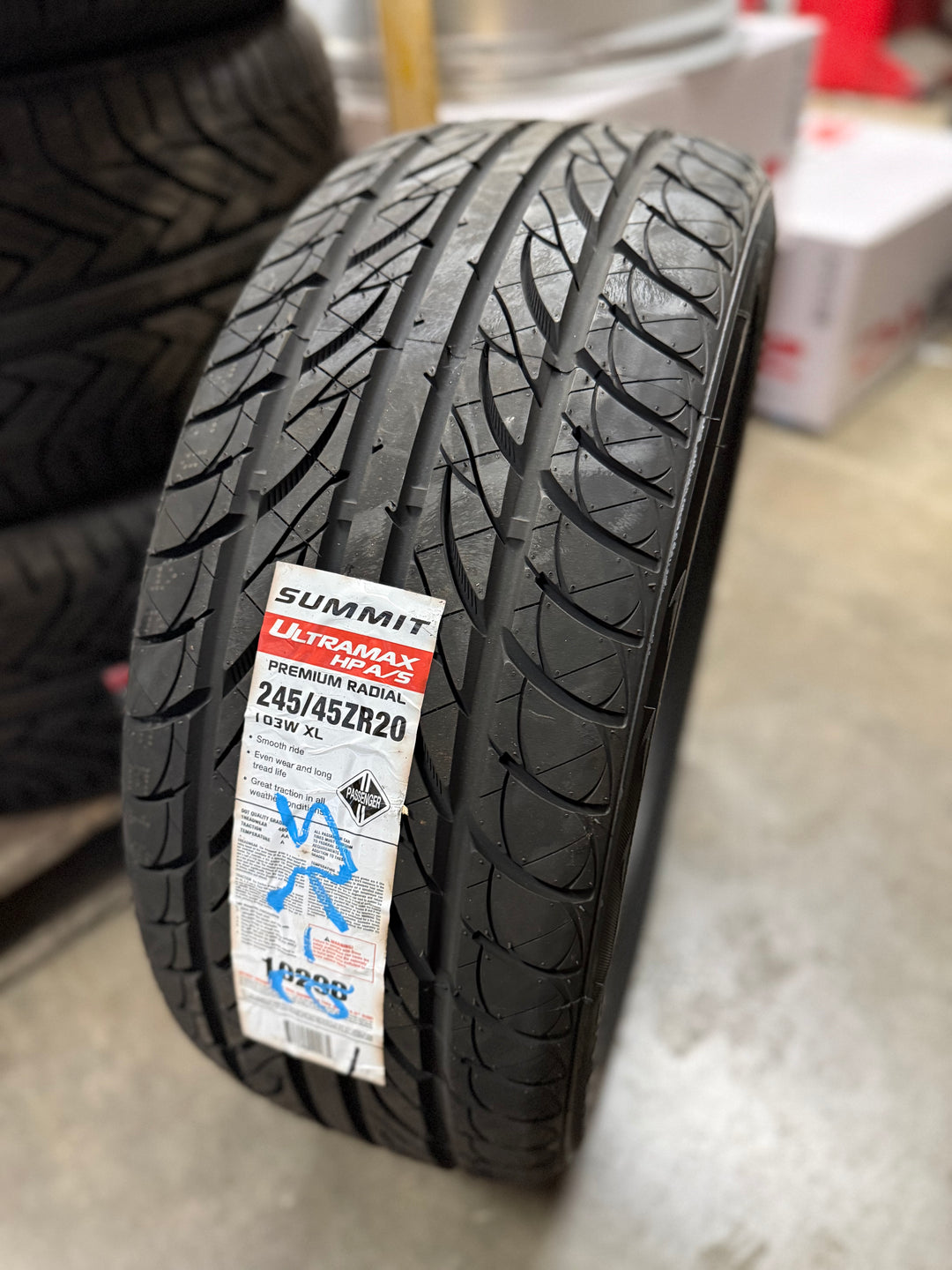 245/45R20 Summit UltraMax HP A/S