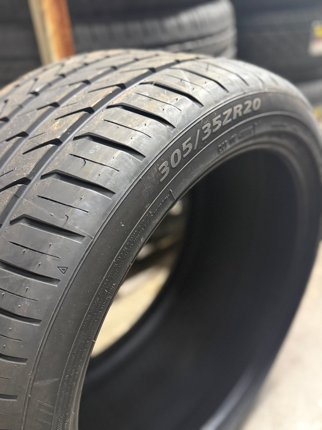 305/35ZR20 LX-TWENTY LEXANI