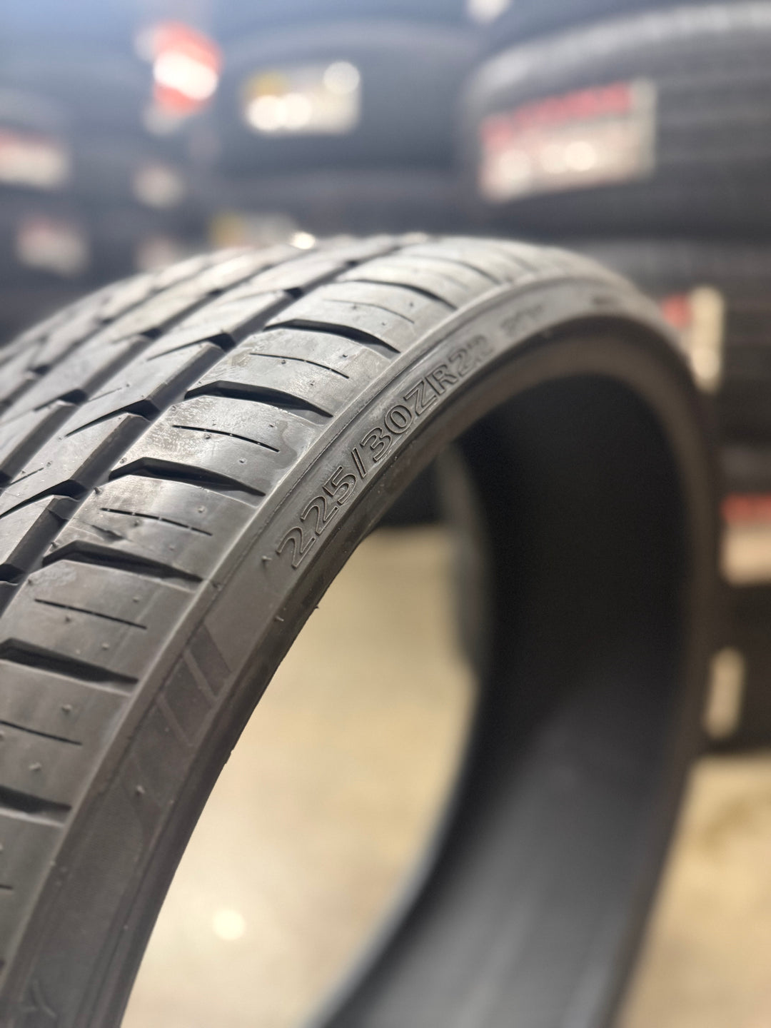 225/30ZR22 Lexani-LX-Twenty