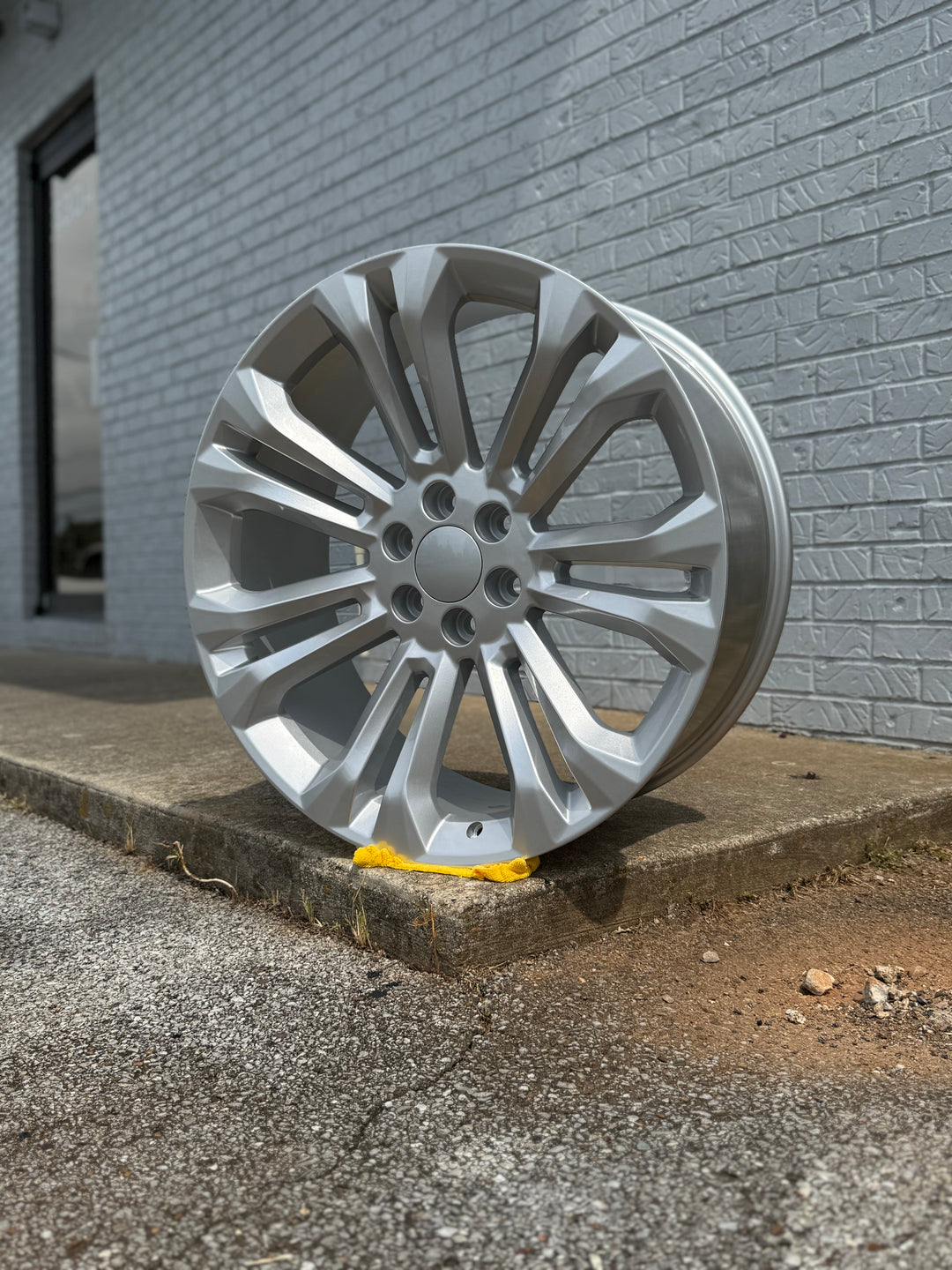 24" G08 Silver Reps, 6X139.7 6x5.5 FITS CADILLAC ESCALADE DENALI YUKON CHEVY SILVERADO TAHOE SUBURBAN INFINITY QX80 DODGE RAM 1500 JEEP WAGONEER NISSAN TITAN