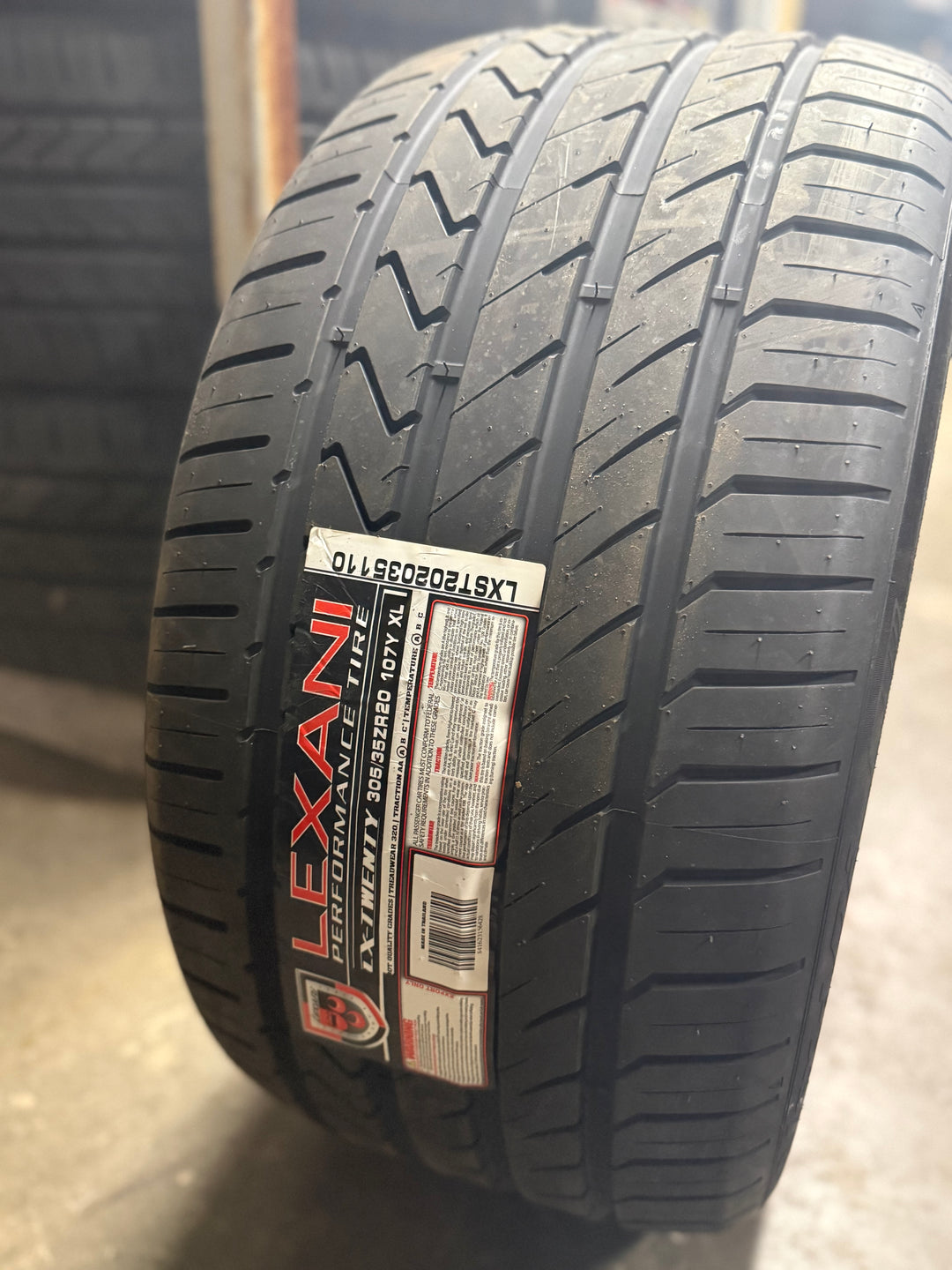 305/35ZR20 LX-TWENTY LEXANI