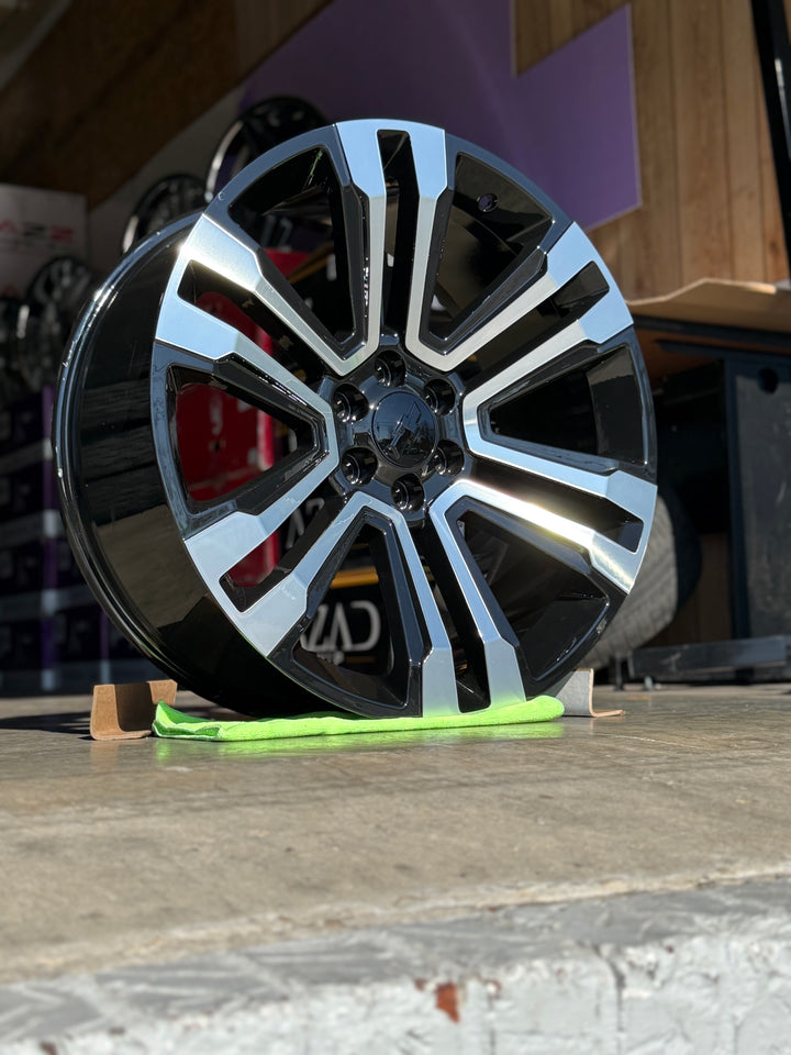 24" GM07 REP GLOSS BLACK & MACHINE 6X139.7 6x5.5 FITS CADILLAC ESCALADE DENALI YUKON CHEVY SILVERADO TAHOE SUBURBAN INFINITY QX80 DODGE RAM 1500 JEEP WAGONEER NISSAN TITAN