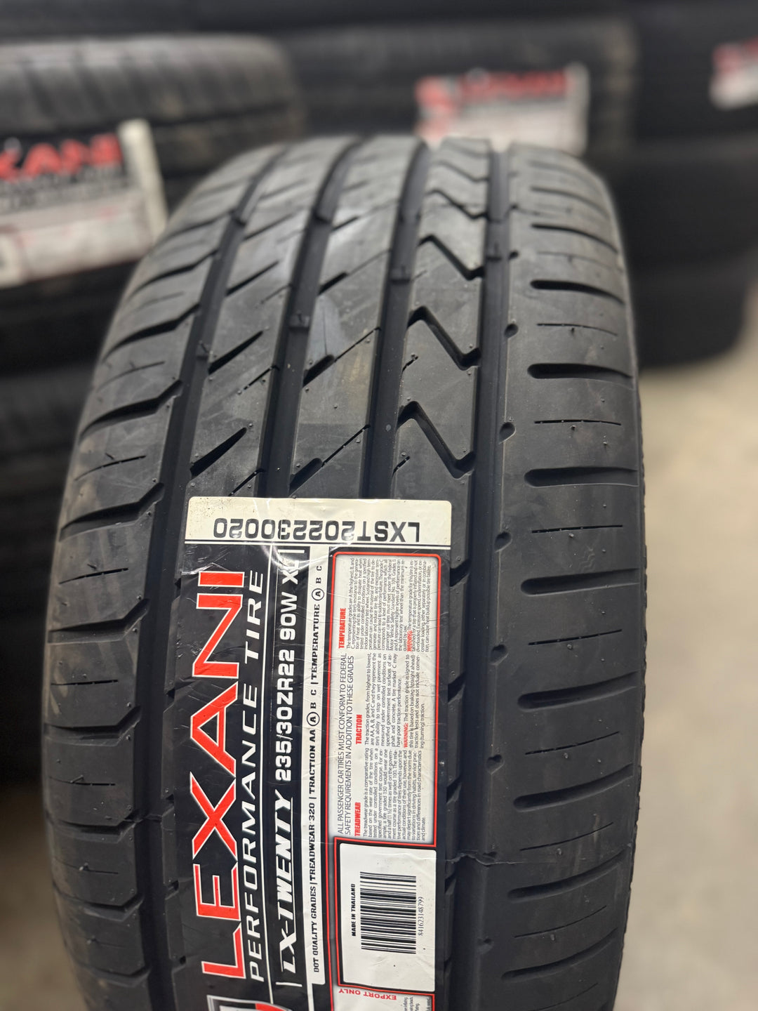 235/30ZR22 Lexani-LX-Twenty