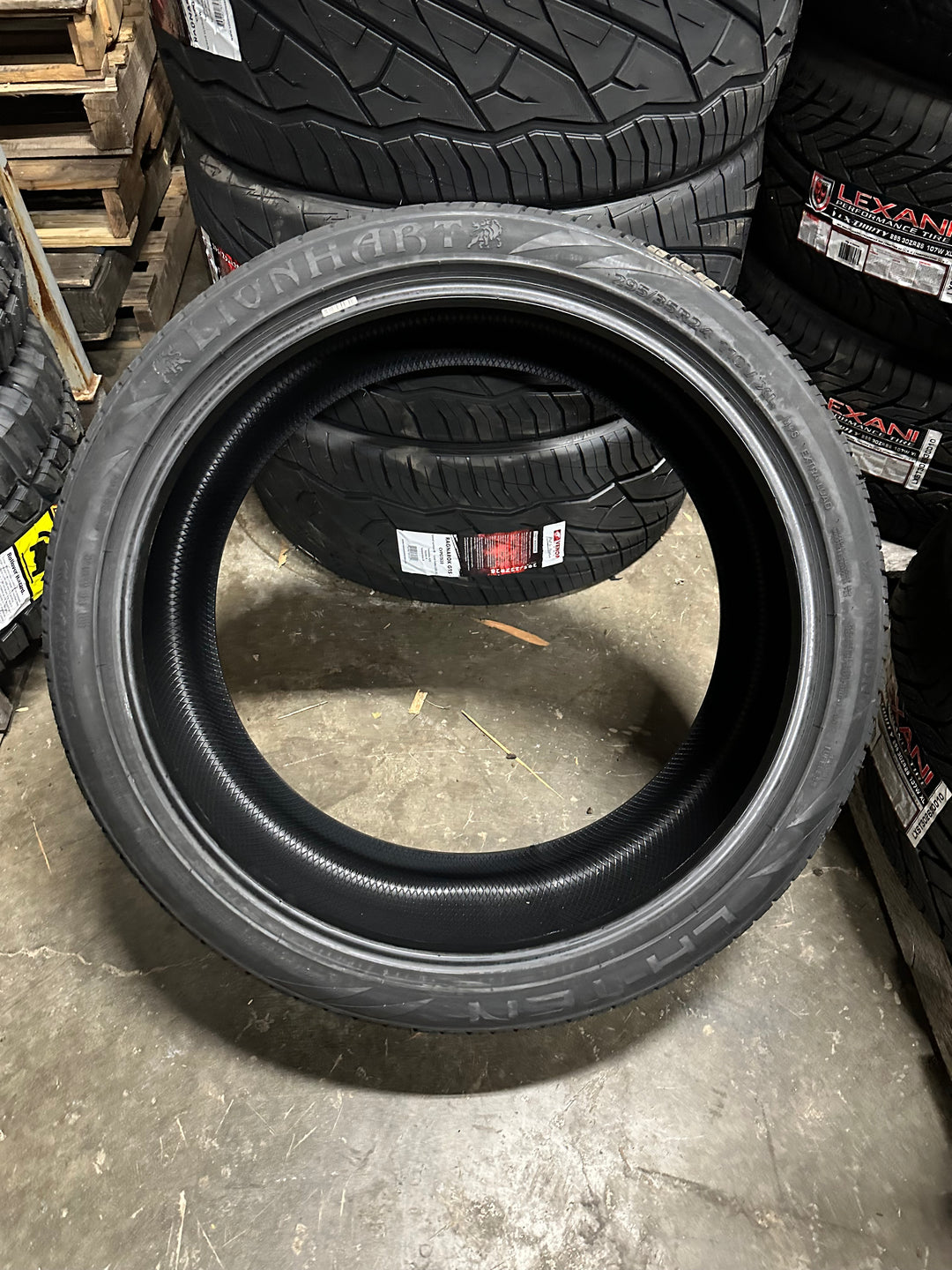 295/35/24 Lionhart-LH Ten