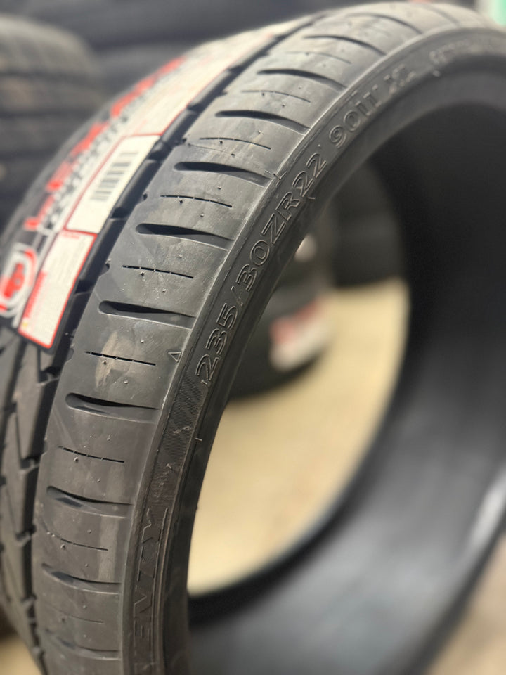 235/30ZR22 Lexani-LX-Twenty