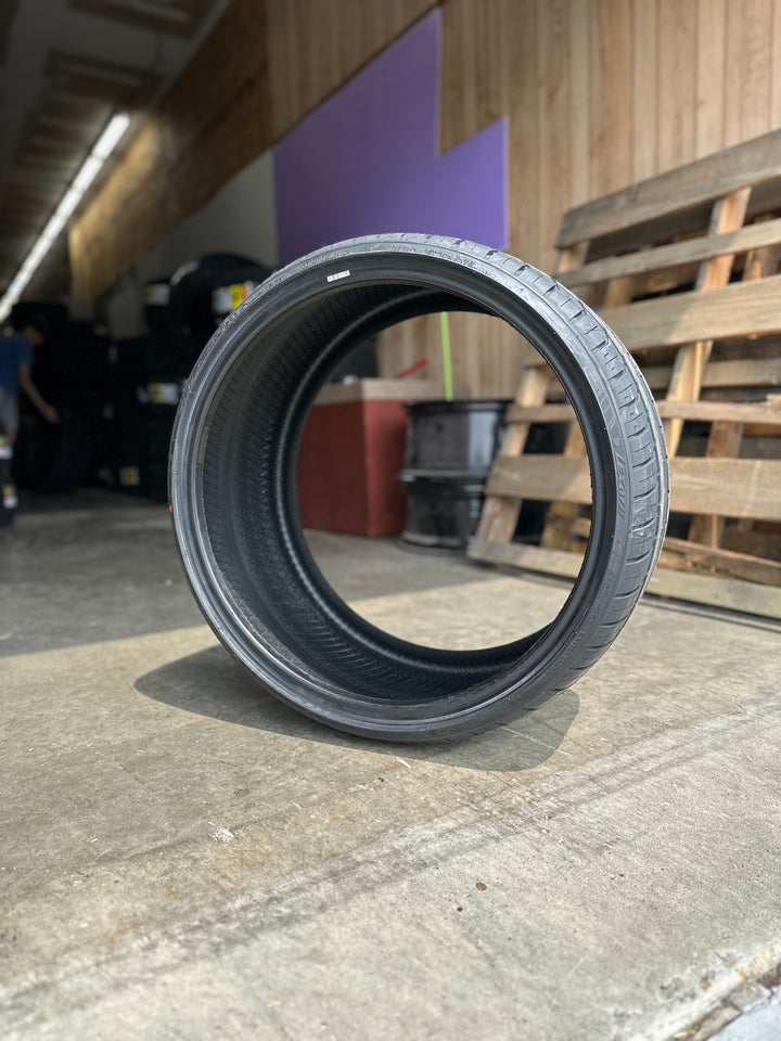 285/25ZR22 Lexani LX-Twenty