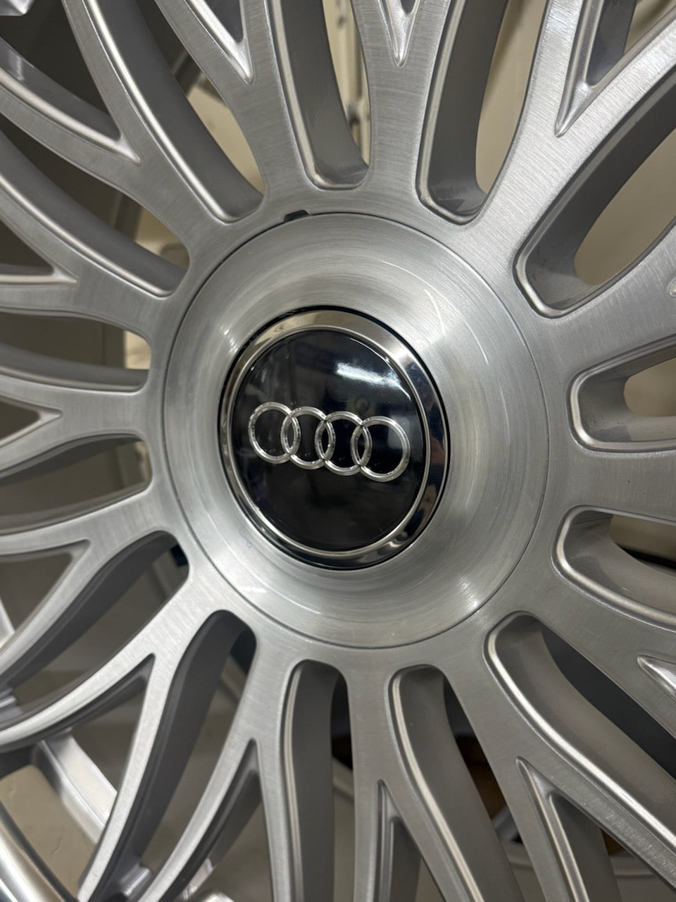 AUDI FLOATING CAP XL