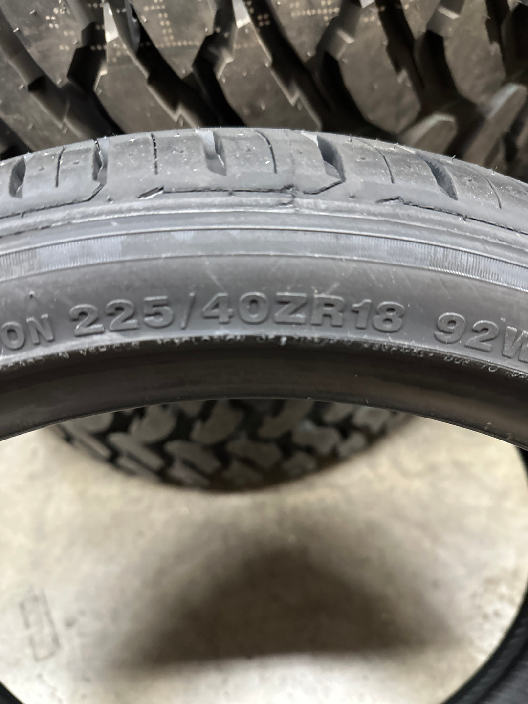 225/40ZR18 92W XL LIONHART