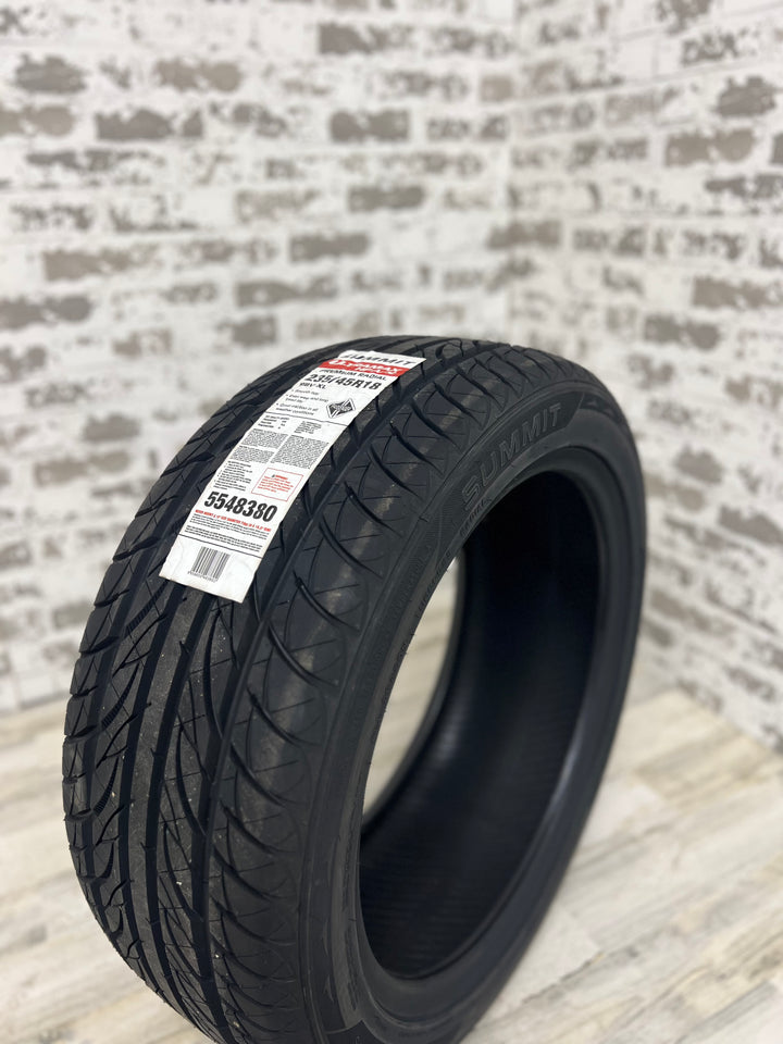 235/45R18 Summit Ultramax
