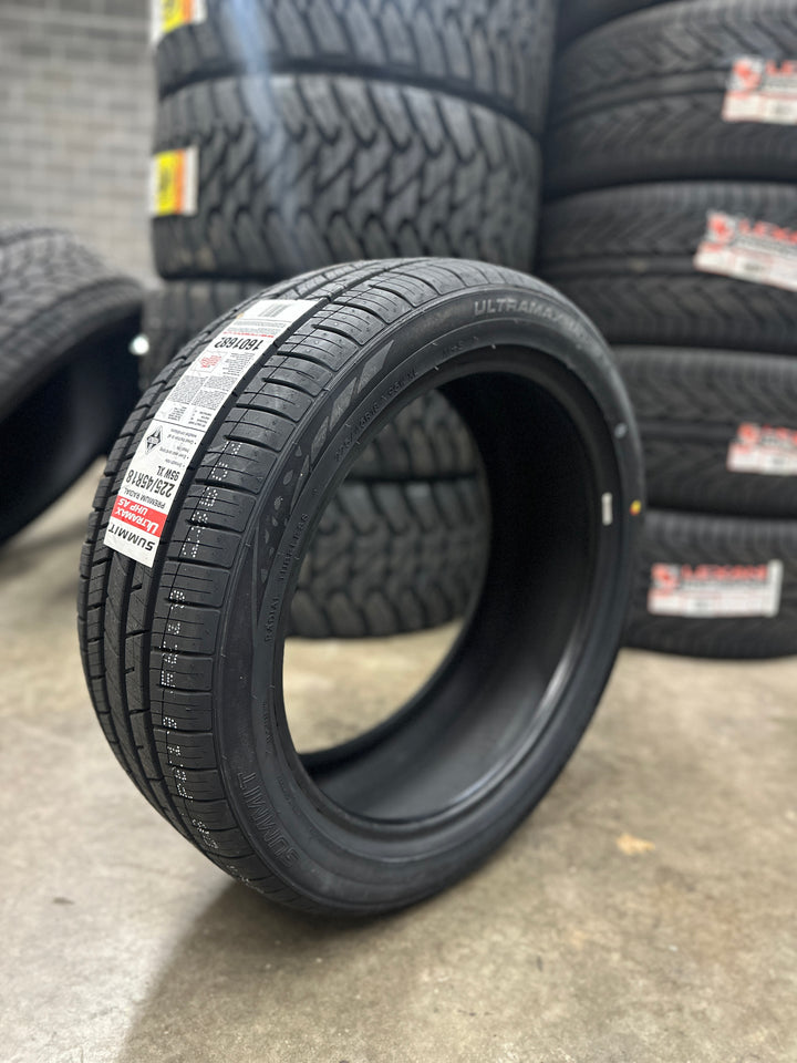 225/45R18 Summit Ultramax