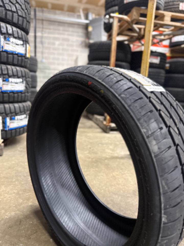 255/35ZR20 Lexani Lx-Twenty