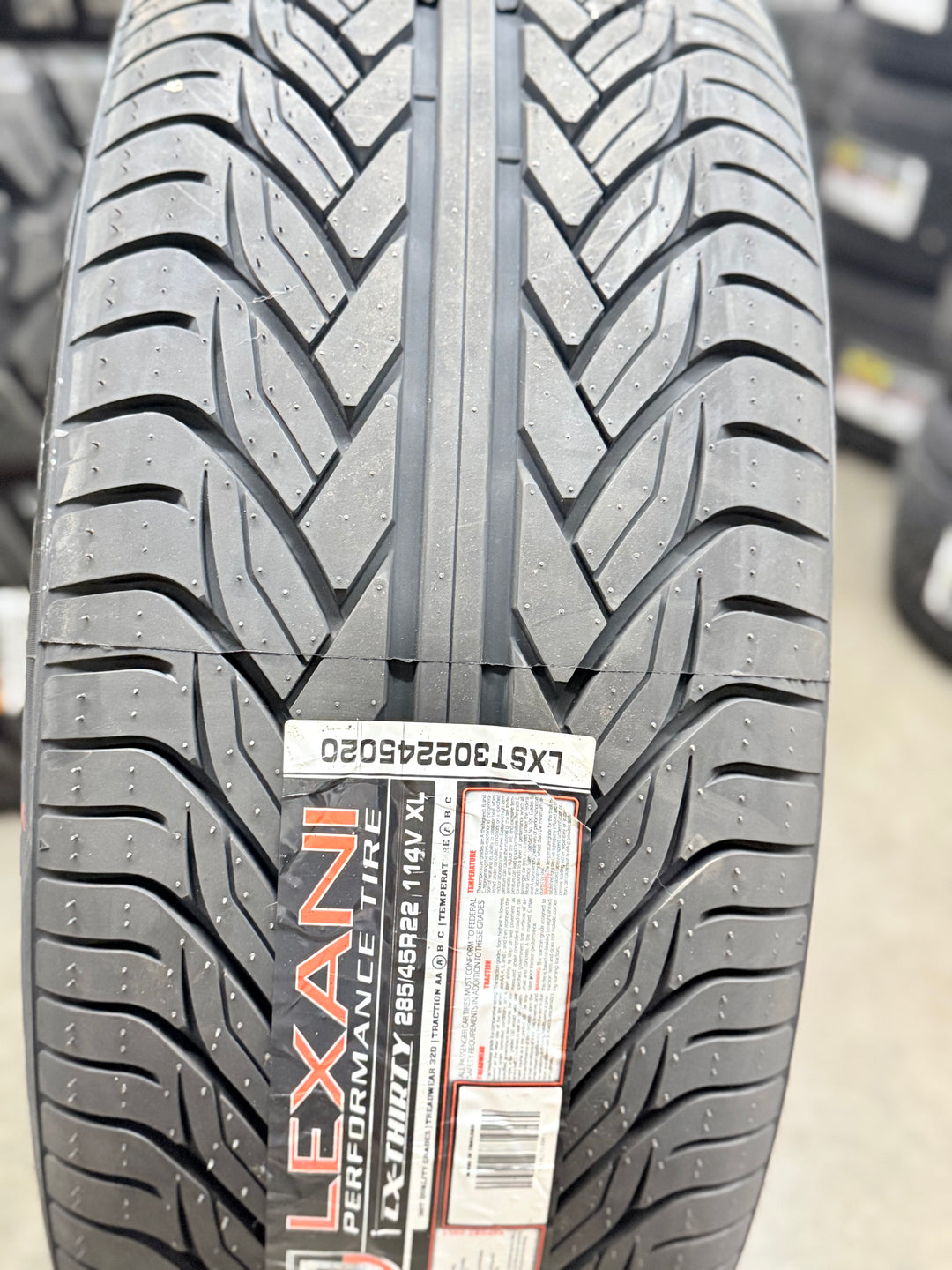 285/45R22XL Lexani LX30, Lexani LX thirty