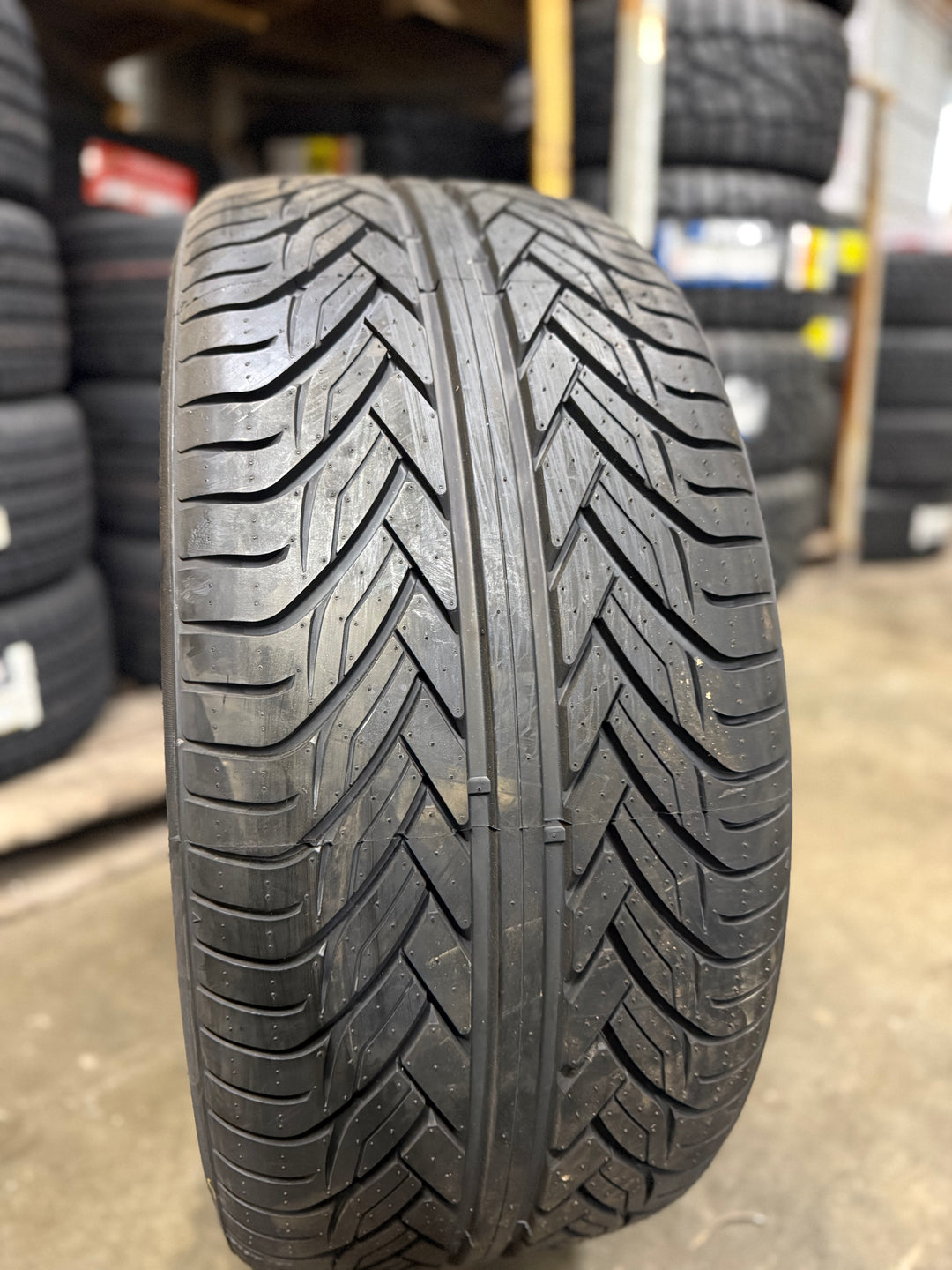 Lexani 295/35R24 LX-Thirty