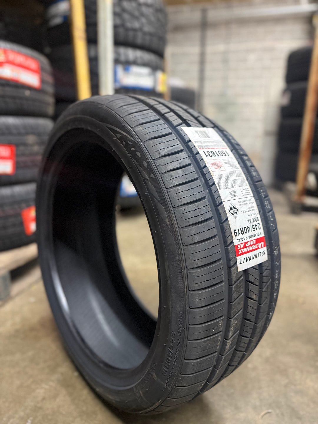 245/40R19 Summit UHP