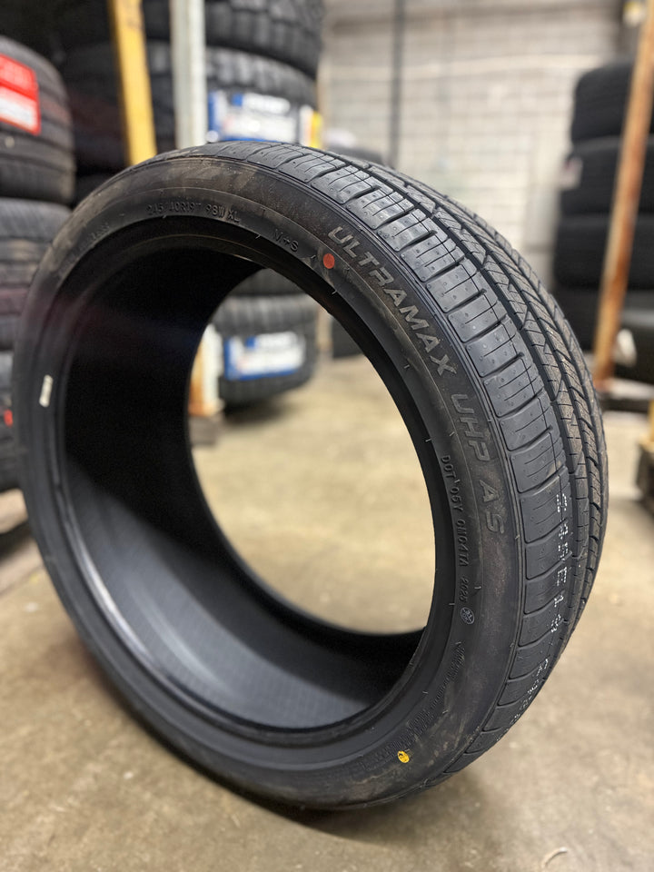 245/40R19 Summit UHP