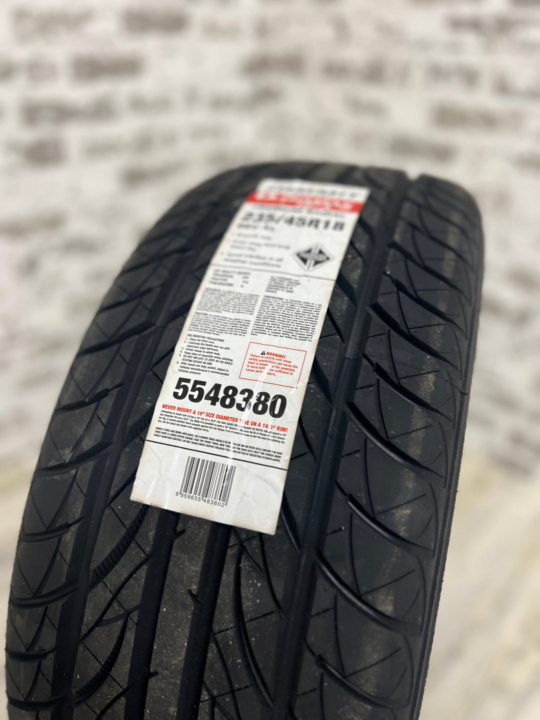 235/45R18 Summit Ultramax