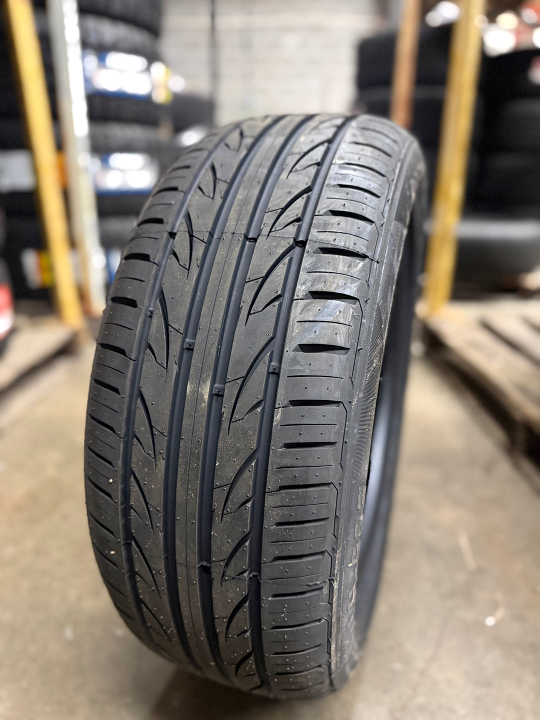 215/55ZR17 LionHart XL