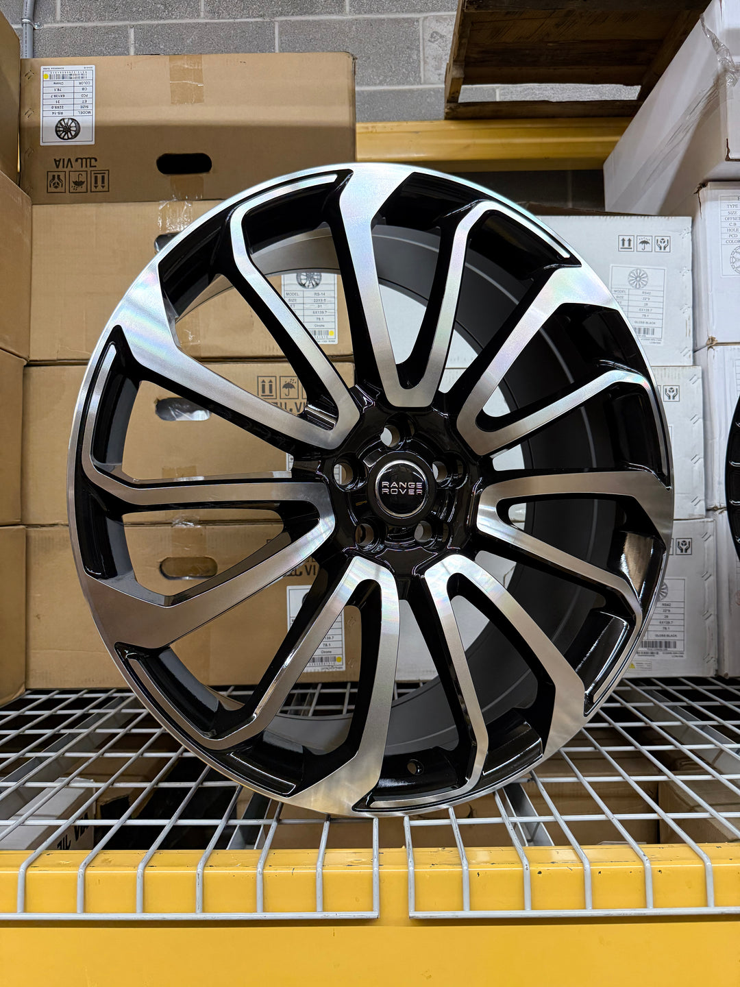 Range Rover W795 Style Wheels in black and machine