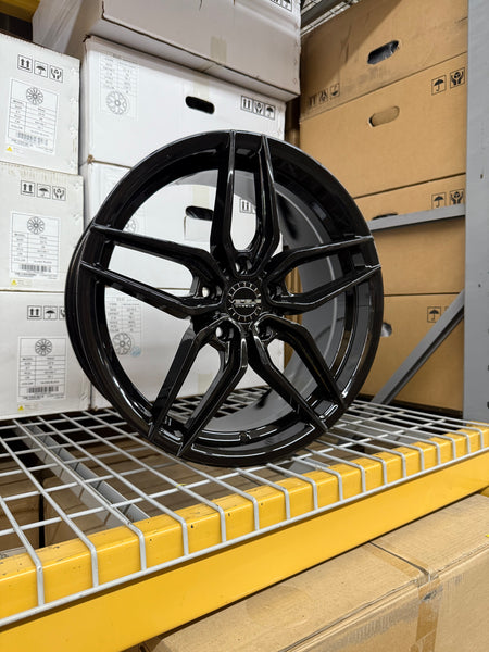 18" 5x114.3 Versus Vs7371 BLACK