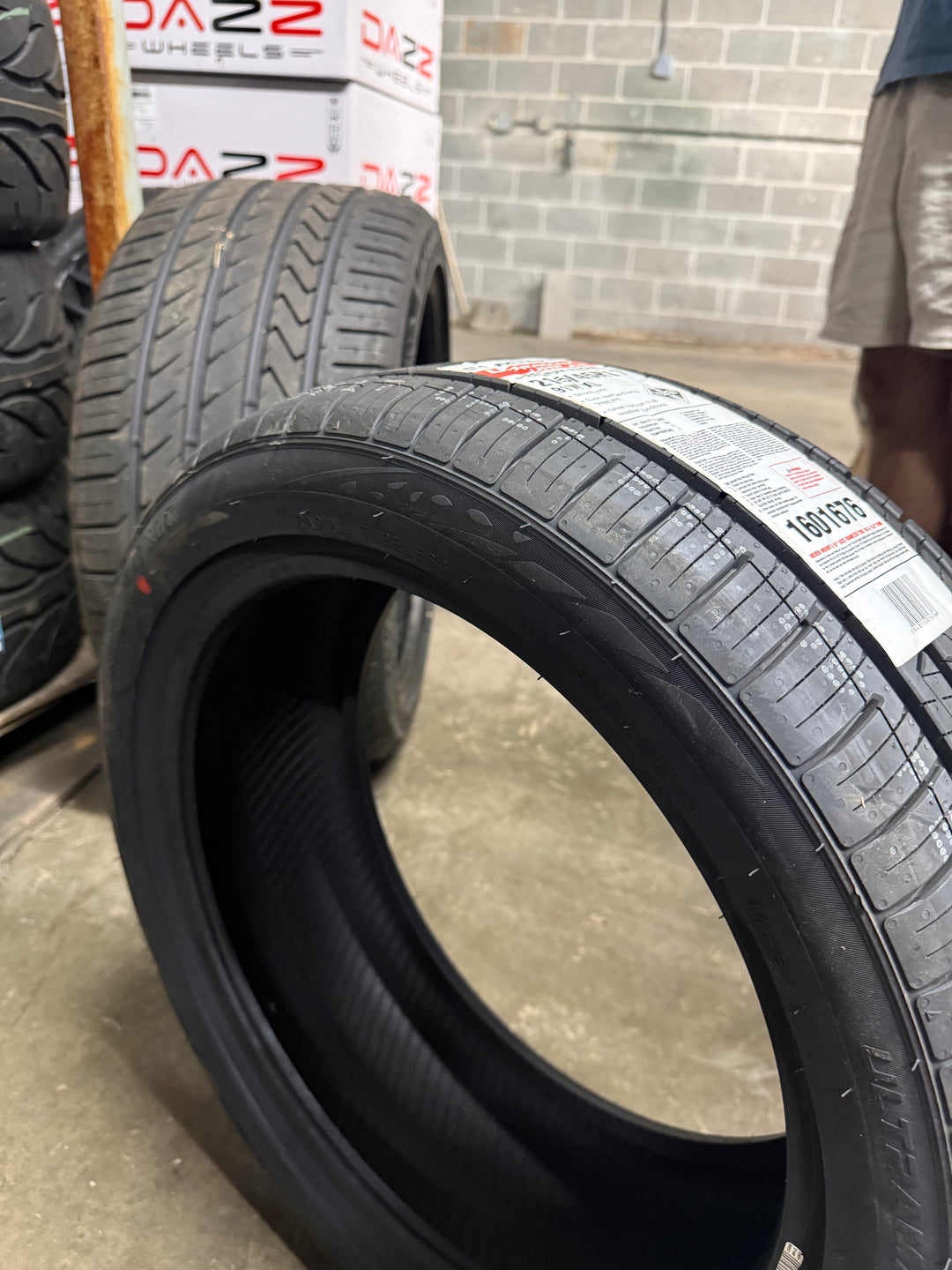 215/45R17 SUMMIT ULTRAMAX AS