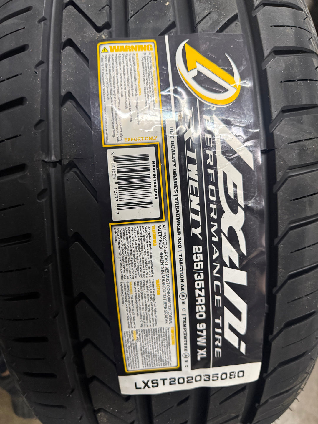 255/35ZR20 Lexani Lx-Twenty