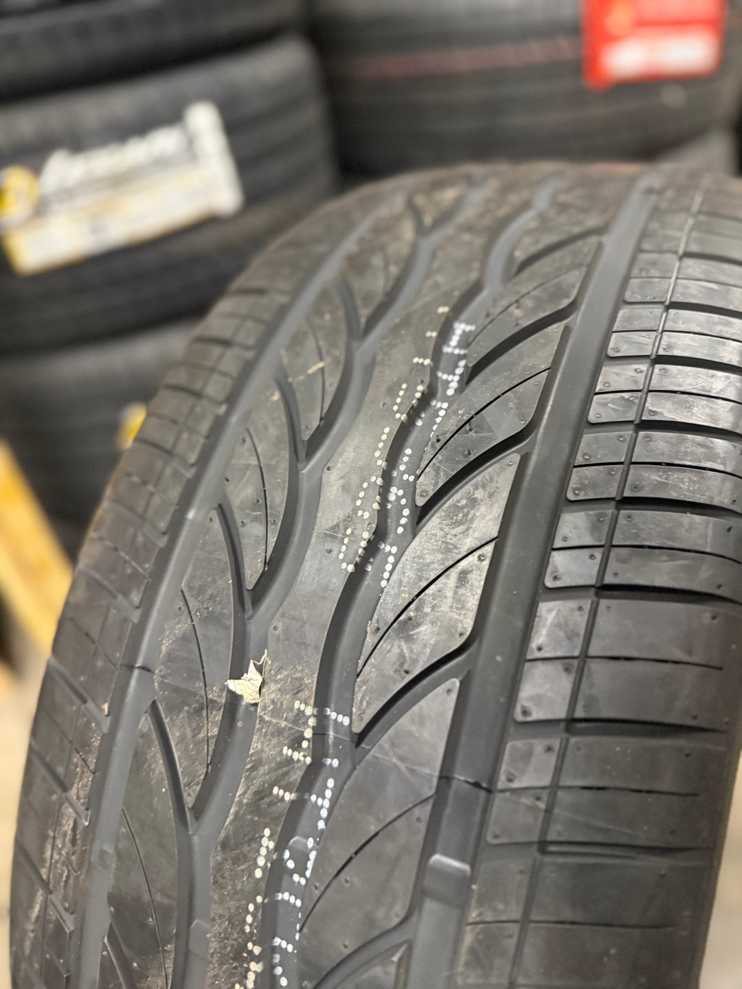 305/45R22 CrossWind