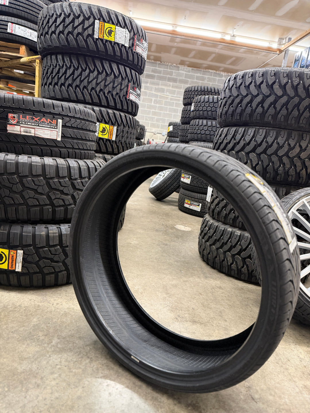 255/30ZR26 Lexani LX-30