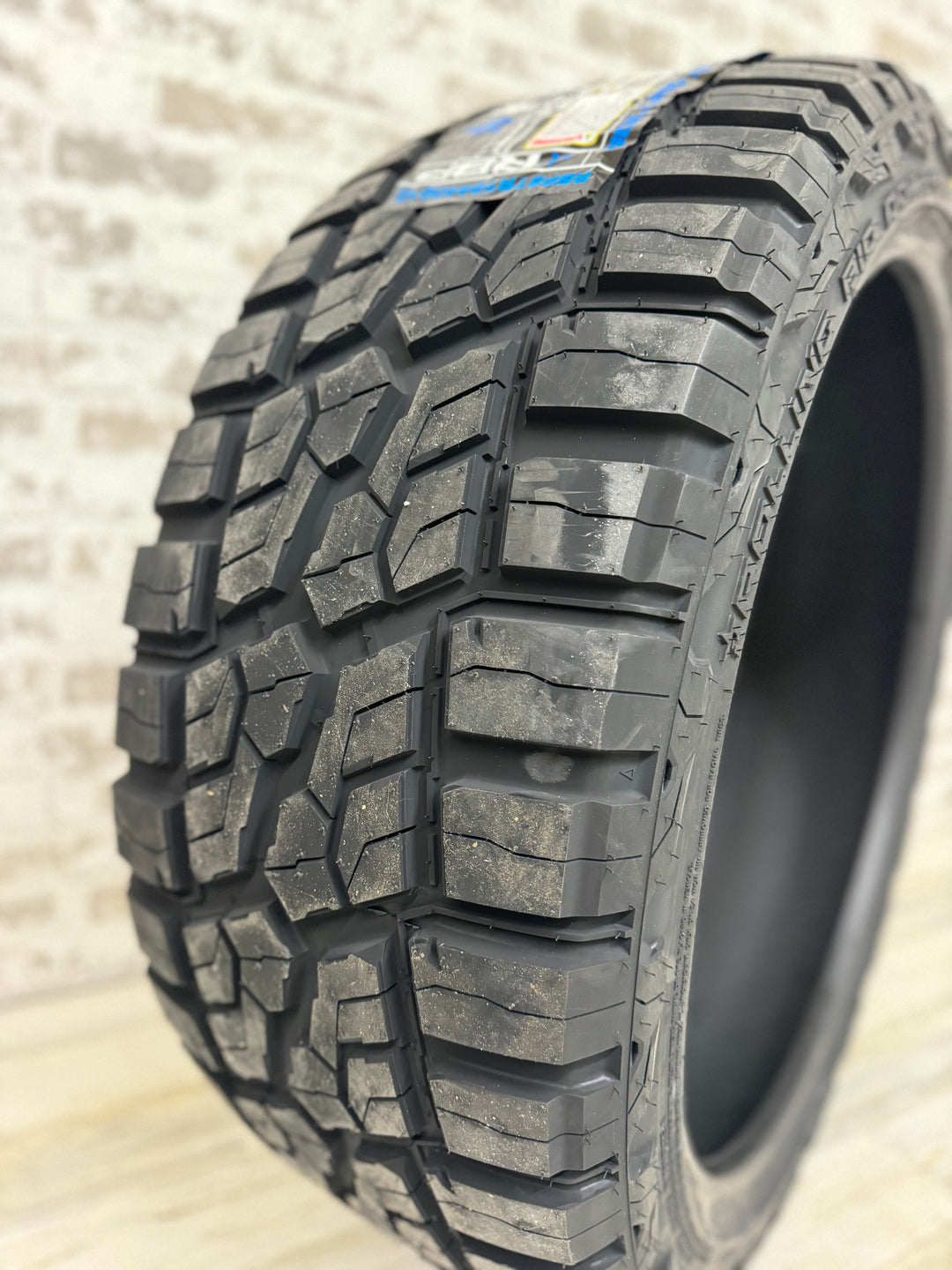 285/40R24 R/T RBP
