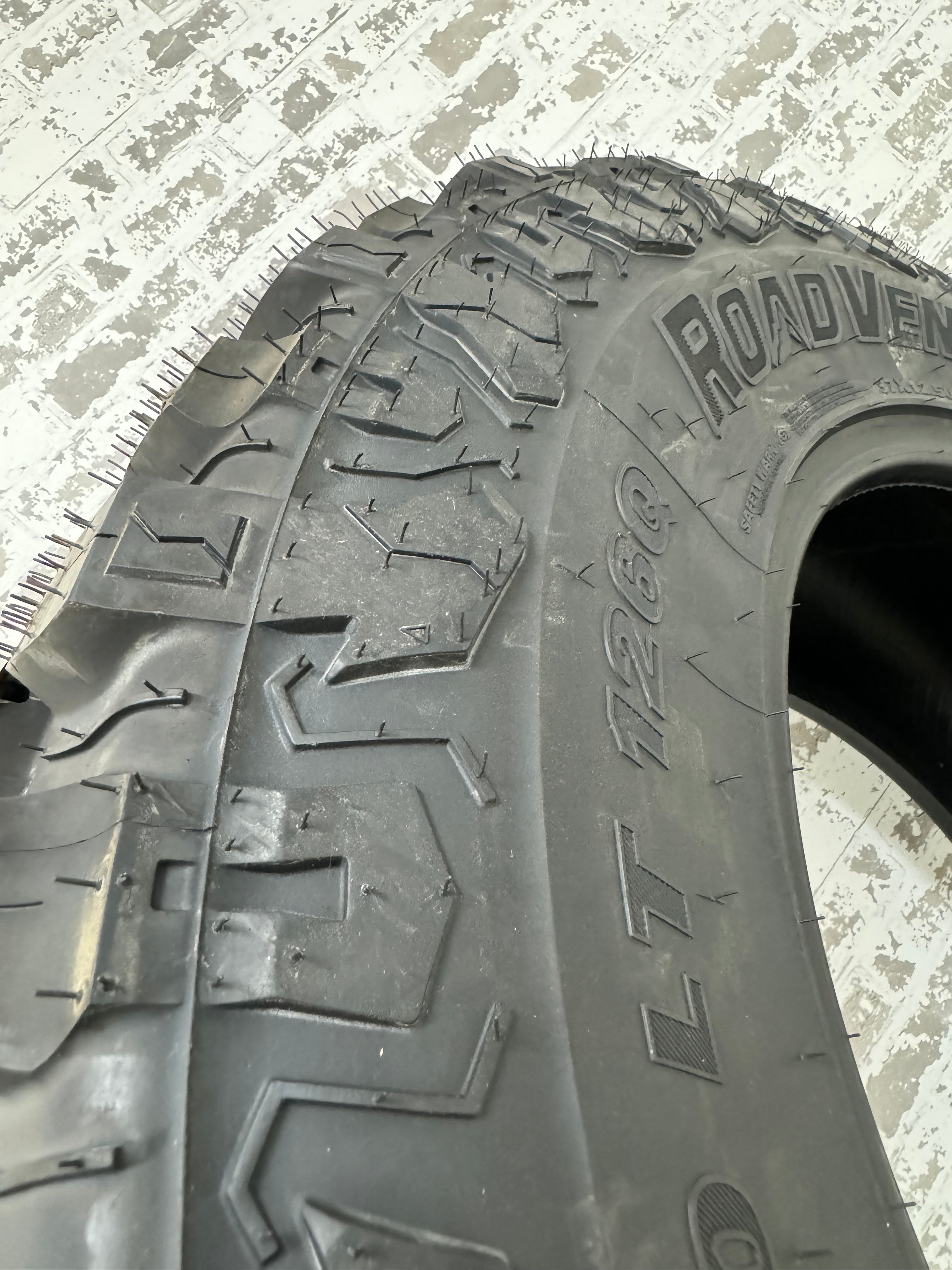 37x12.50R20 Kumho - Road Venture MT71 – Modern-Wheel
