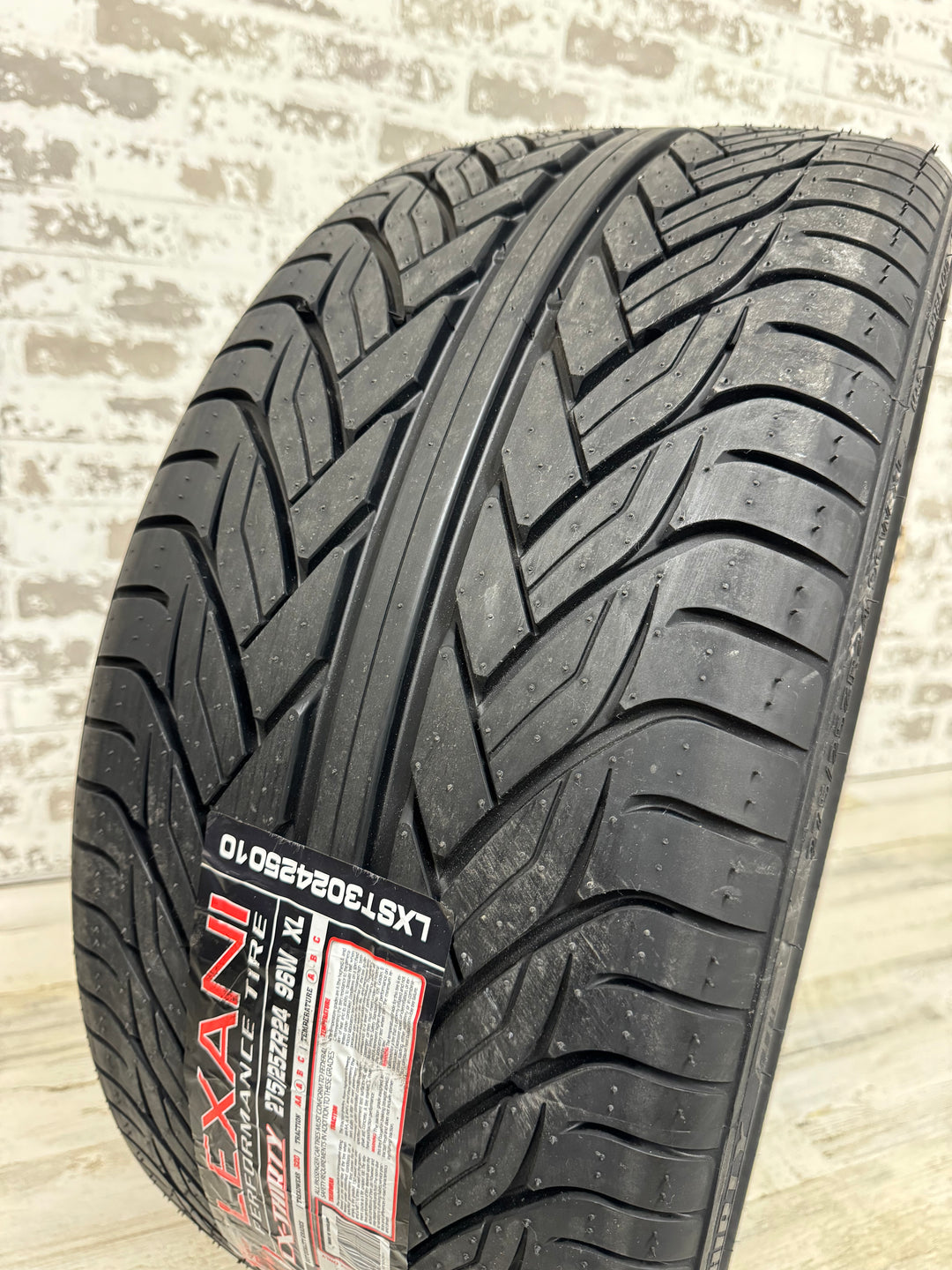 275/25ZR24 Lexani LX30