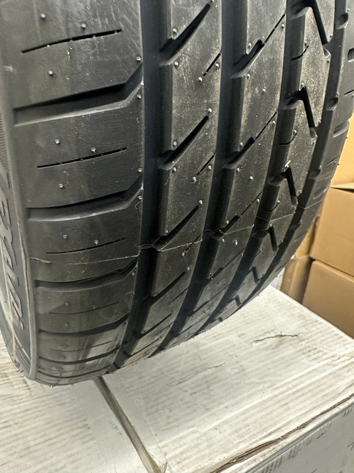 225/35ZR20X Lexani Lx-Twenty