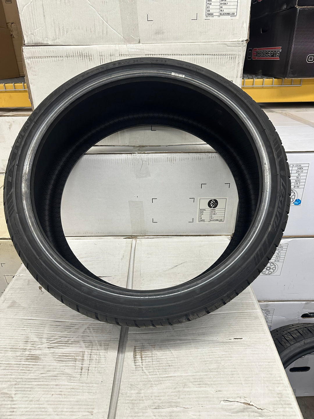 225/35ZR20X Lexani Lx-Twenty