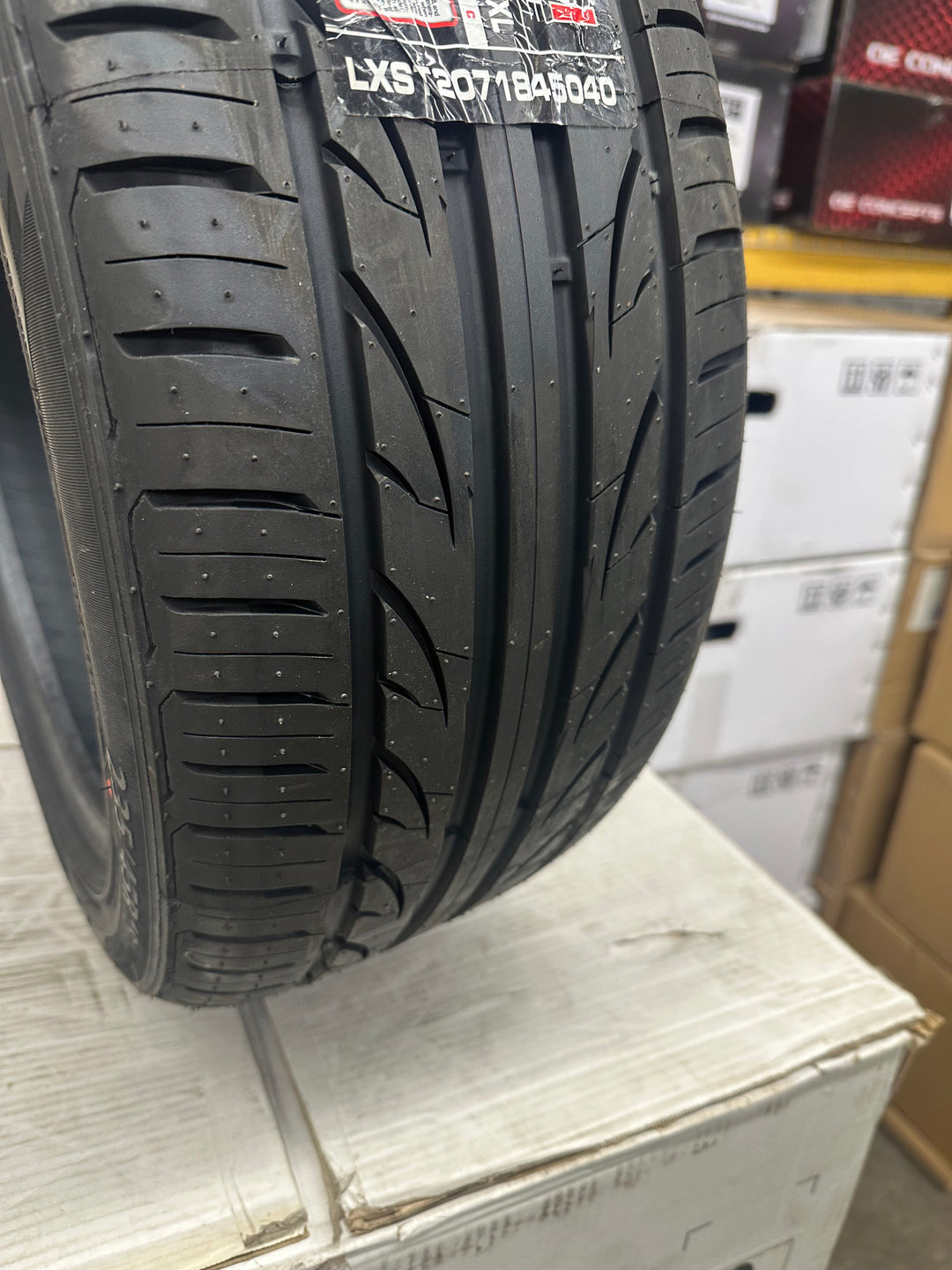 235/45R18 Lexani LXUHP-207