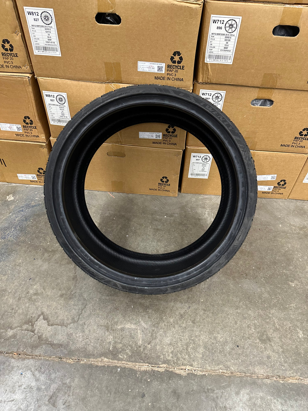 305/25ZR22 LEXANI LX-twenty