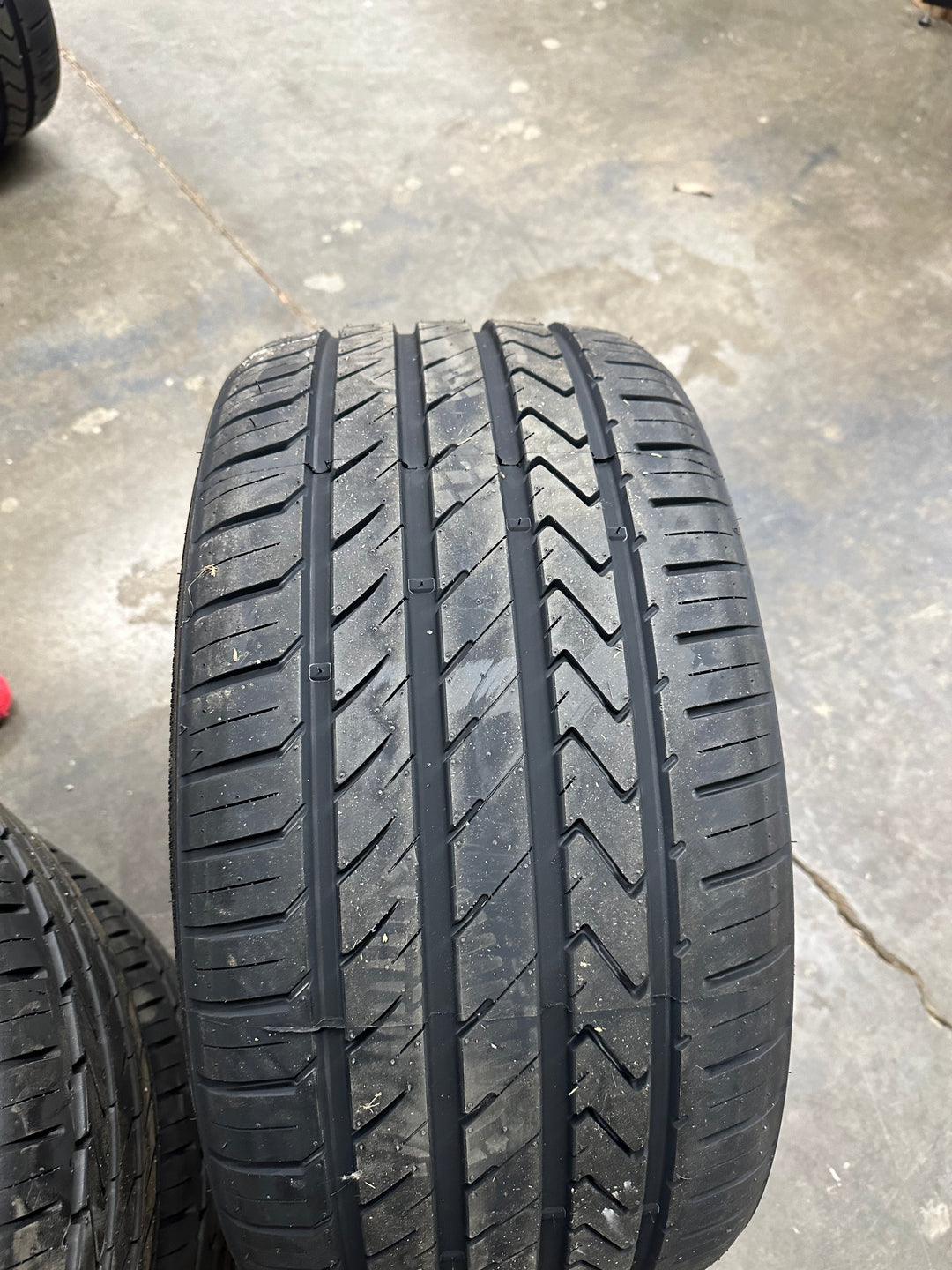 285/30ZR20XL LEXANI LX-twenty