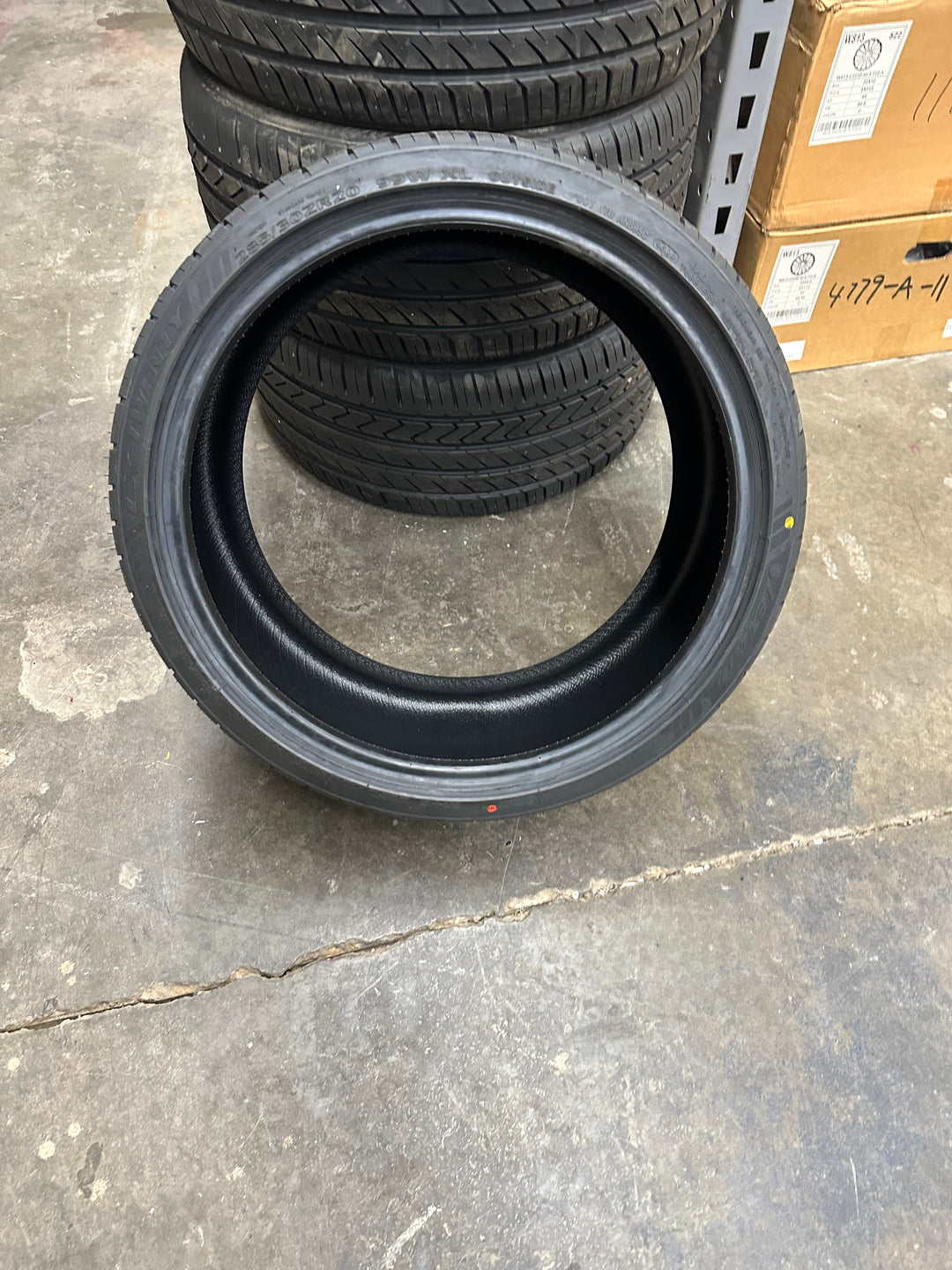 285/30ZR20XL LEXANI LX-twenty