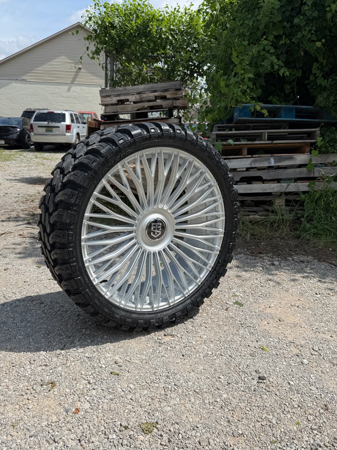 26" TIS  507 BRUSHED 6x139 FITS CADILLAC ESCALADE DENALI YUKON CHEVY SILVERADO TAHOE SUBURBAN INFINITY QX80 DODGE RAM 1500 JEEP WAGONEER NISSAN TITAN