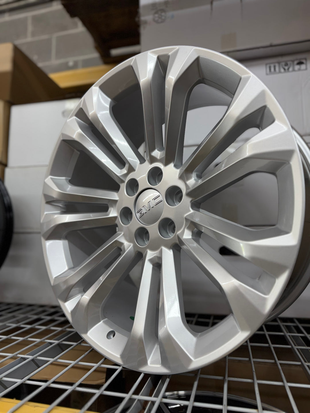 24" G08 Silver Reps, 6X139.7 6x5.5 FITS CADILLAC ESCALADE DENALI YUKON CHEVY SILVERADO TAHOE SUBURBAN INFINITY QX80 DODGE RAM 1500 JEEP WAGONEER NISSAN TITAN
